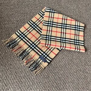 Authentic vintage Burberry Unisex lambs wool house check fringe scarf